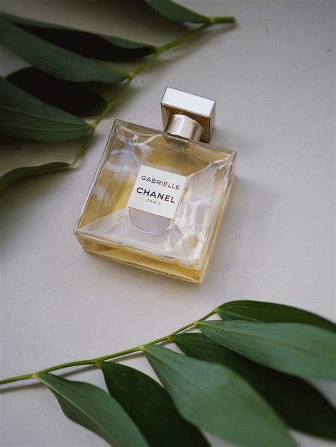 source.unsplash.com 220 perfume 1